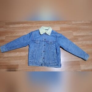 Vintage Levi's Denim Jacket with Cream Collar Sz.M